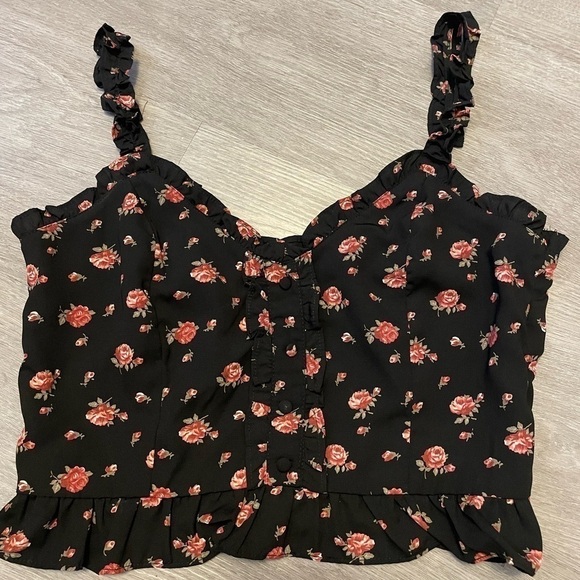 Sale 🎉Honey punch black floral roses cropped top ruffle trim side zip button - Picture 1 of 8